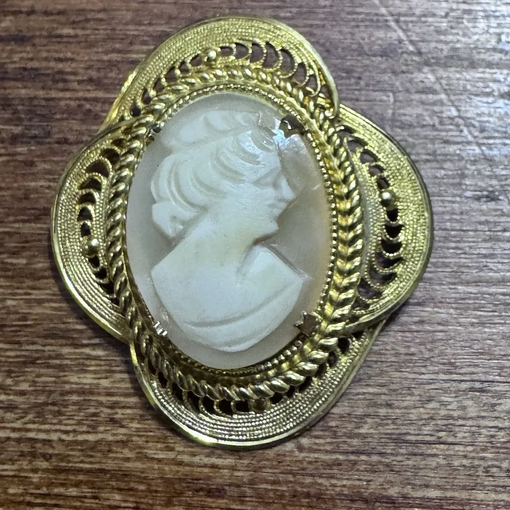 Vintage Gold Toned Cameo Brooch Classical Lady Filigree‎ Frame Victorian Pin